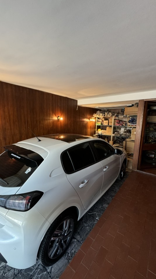 RETASADA CASA 3 DORMITORIOS CON GALPON.LAPRIDA 3034. GALPON y OFICINAS CON INGRESO INDEPENDIENTE