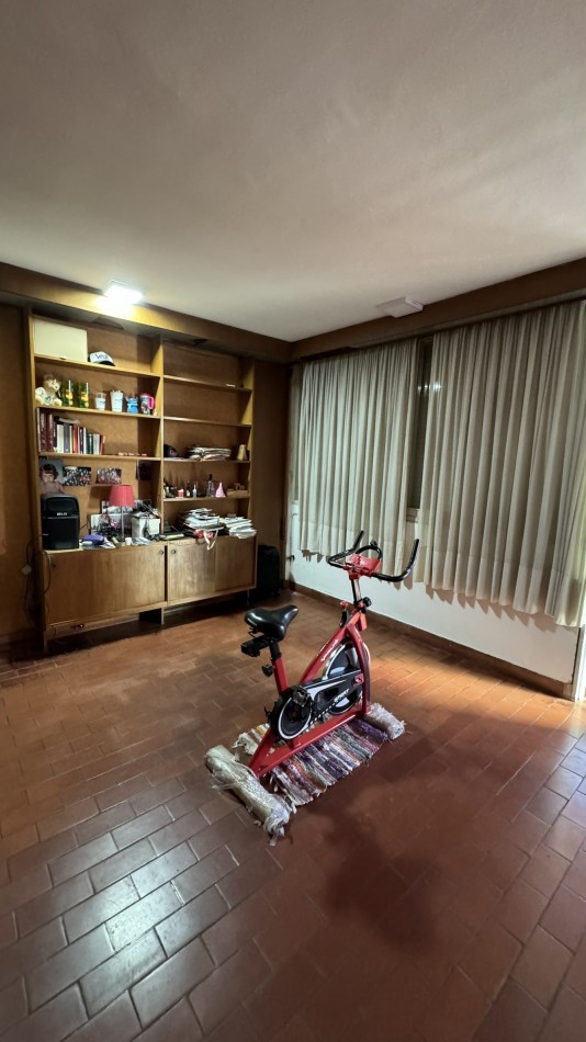 RETASADA CASA 3 DORMITORIOS CON GALPON.LAPRIDA 3034. GALPON y OFICINAS CON INGRESO INDEPENDIENTE