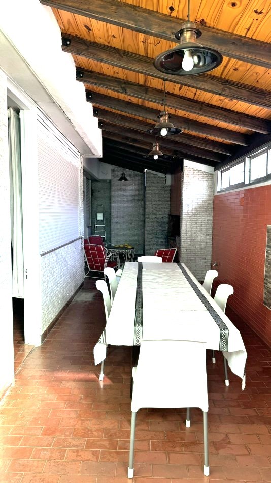 RETASADA CASA 3 DORMITORIOS CON GALPON.LAPRIDA 3034. GALPON y OFICINAS CON INGRESO INDEPENDIENTE