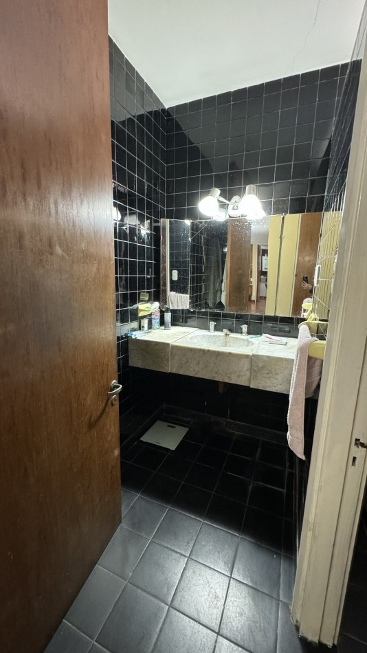 RETASADA CASA 3 DORMITORIOS CON GALPON.LAPRIDA 3034. GALPON y OFICINAS CON INGRESO INDEPENDIENTE