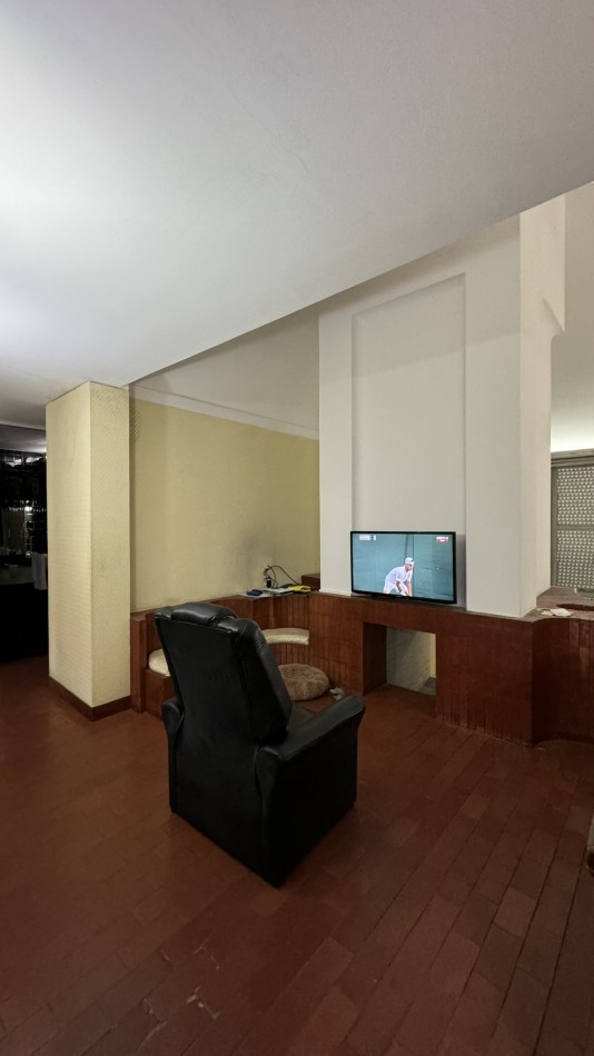 RETASADA CASA 3 DORMITORIOS CON GALPON.LAPRIDA 3034. GALPON y OFICINAS CON INGRESO INDEPENDIENTE