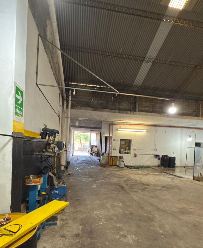 RETASADA CASA 3 DORMITORIOS CON GALPON.LAPRIDA 3034. GALPON y OFICINAS CON INGRESO INDEPENDIENTE