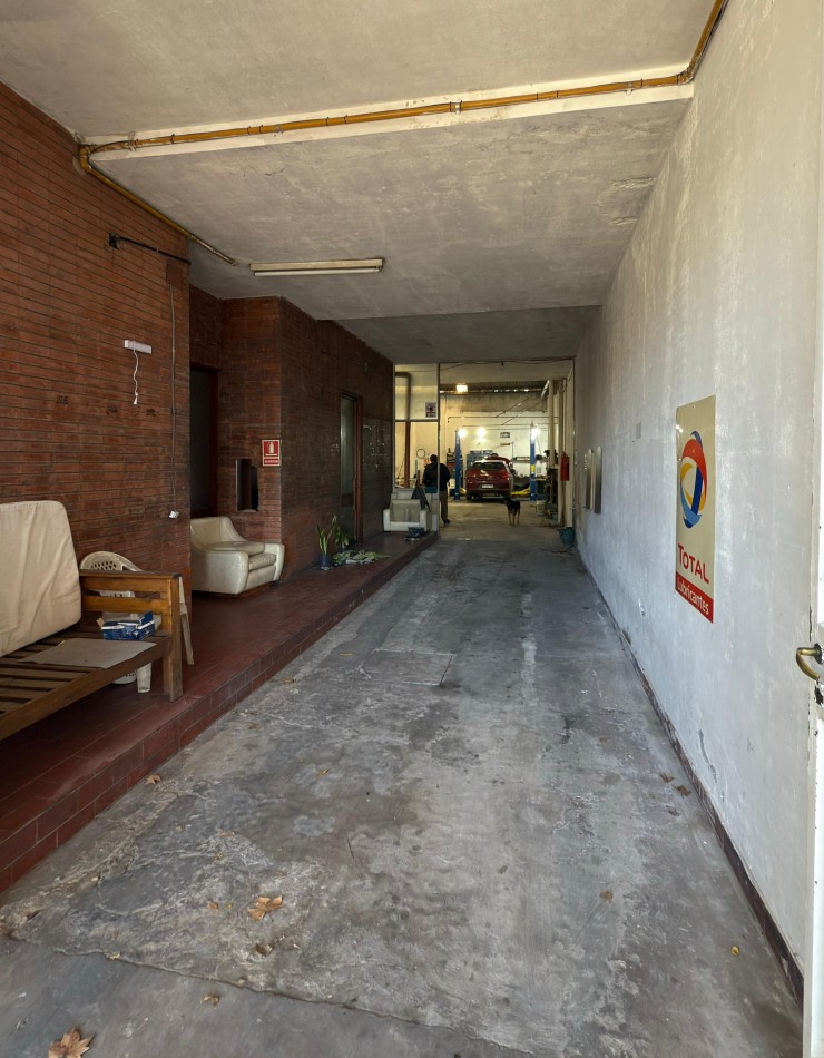 RETASADA CASA 3 DORMITORIOS CON GALPON.LAPRIDA 3034. GALPON y OFICINAS CON INGRESO INDEPENDIENTE