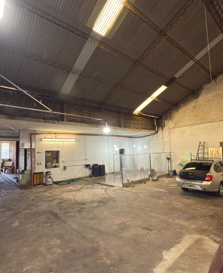 RETASADA CASA 3 DORMITORIOS CON GALPON.LAPRIDA 3034. GALPON y OFICINAS CON INGRESO INDEPENDIENTE