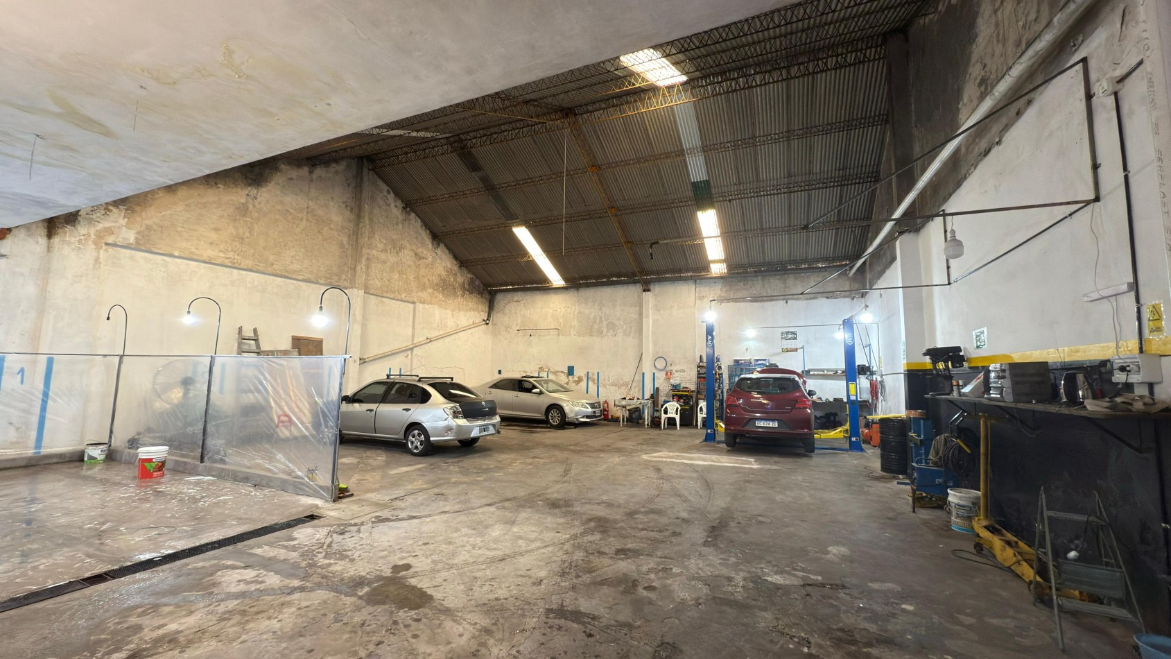 RETASADA CASA 3 DORMITORIOS CON GALPON.LAPRIDA 3034. GALPON y OFICINAS CON INGRESO INDEPENDIENTE