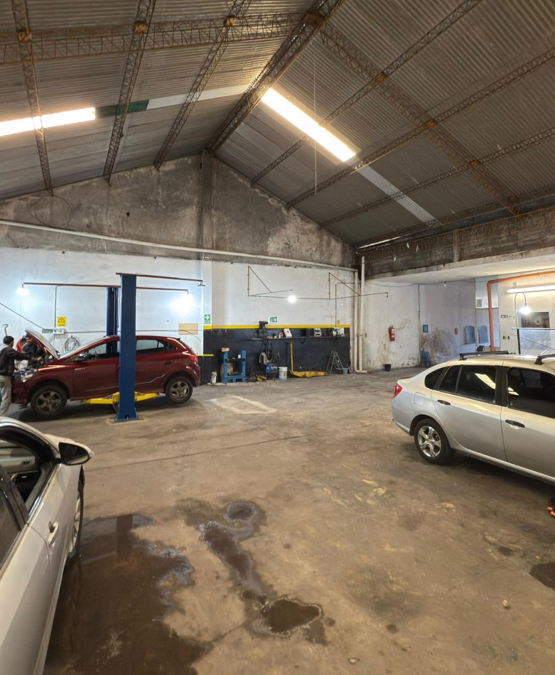 RETASADA CASA 3 DORMITORIOS CON GALPON.LAPRIDA 3034. GALPON y OFICINAS CON INGRESO INDEPENDIENTE