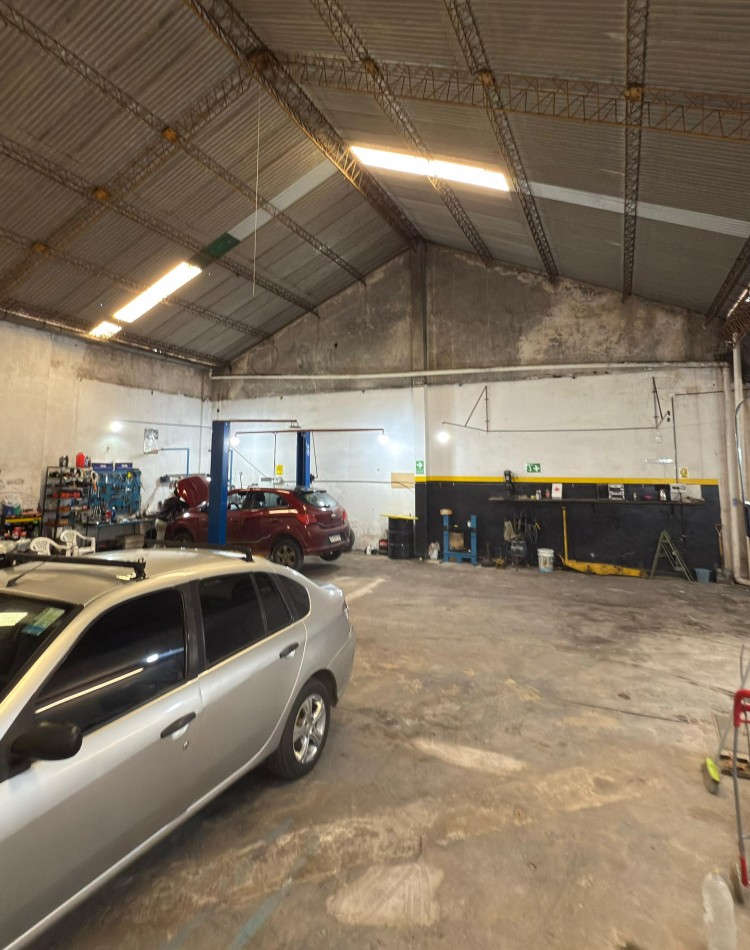 RETASADA CASA 3 DORMITORIOS CON GALPON.LAPRIDA 3034. GALPON y OFICINAS CON INGRESO INDEPENDIENTE