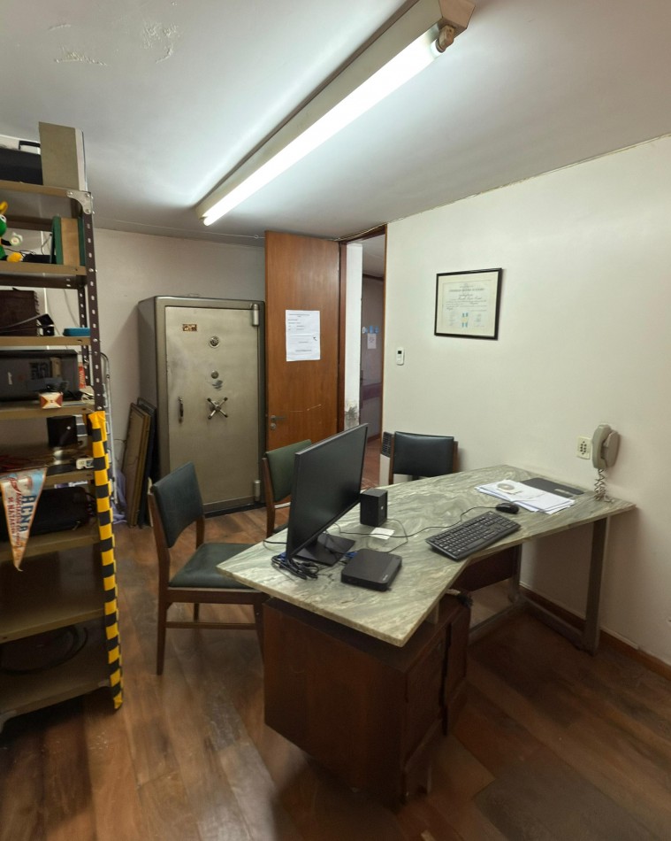 RETASADA CASA 3 DORMITORIOS CON GALPON.LAPRIDA 3034. GALPON y OFICINAS CON INGRESO INDEPENDIENTE