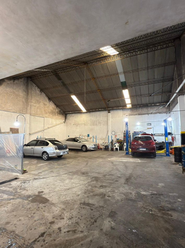 RETASADA CASA 3 DORMITORIOS CON GALPON.LAPRIDA 3034. GALPON y OFICINAS CON INGRESO INDEPENDIENTE