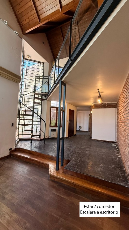 VENDO HERMOSA CASA DISEÑADA POR LOS ARQS. GARESIO-SCAGLIA EN PASCO 13 DE  292m2, 3 DORMITORIOS, 3 BAÑOS, AMPLIOS AMBIENTES, CAVA SUBTERRANEA y AMPLIO JARDIN DE 10 X 22