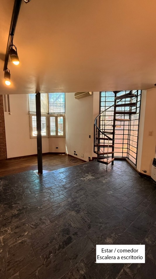 VENDO HERMOSA CASA DISEÑADA POR LOS ARQS. GARESIO-SCAGLIA EN PASCO 13 DE  292m2, 3 DORMITORIOS, 3 BAÑOS, AMPLIOS AMBIENTES, CAVA SUBTERRANEA y AMPLIO JARDIN DE 10 X 22