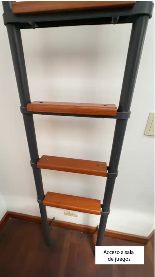 VENDO HERMOSA CASA DISEÑADA POR LOS ARQS. GARESIO-SCAGLIA EN PASCO 13 DE  292m2, 3 DORMITORIOS, 3 BAÑOS, AMPLIOS AMBIENTES, CAVA SUBTERRANEA y AMPLIO JARDIN DE 10 X 22