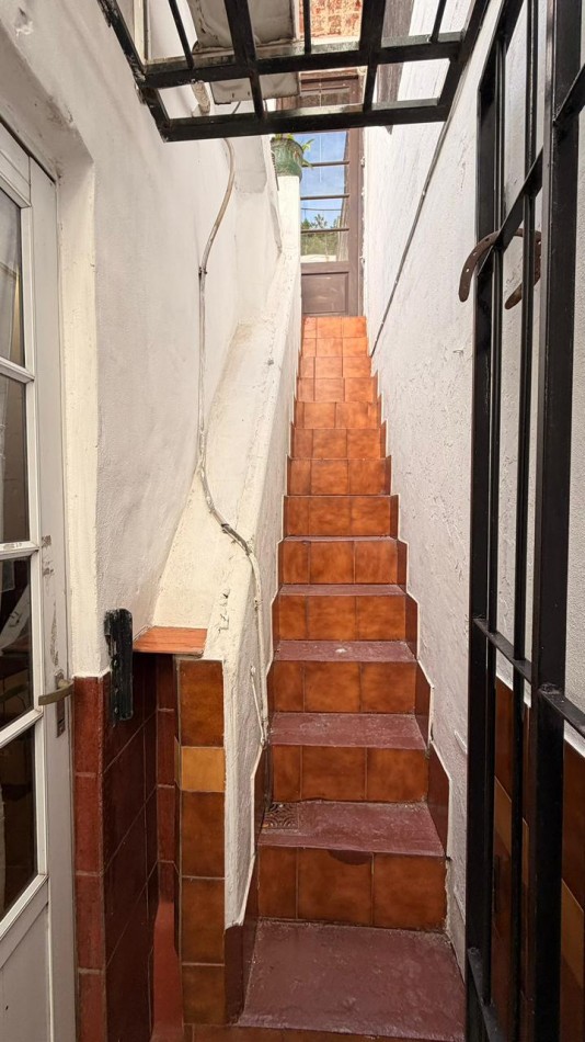 Casa en planta baja en PH 3 dormitorios, terraza con parrillero. Posibilidad de uso comercial/profesional. Opcion de ALQUILER