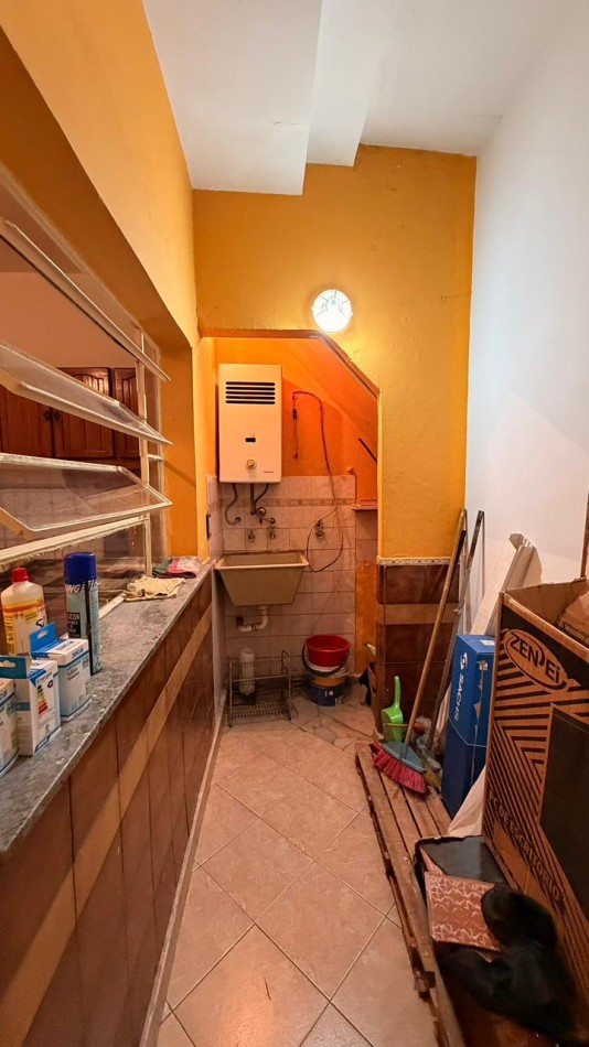 Casa en planta baja en PH 3 dormitorios, terraza con parrillero. Posibilidad de uso comercial/profesional. Opcion de ALQUILER