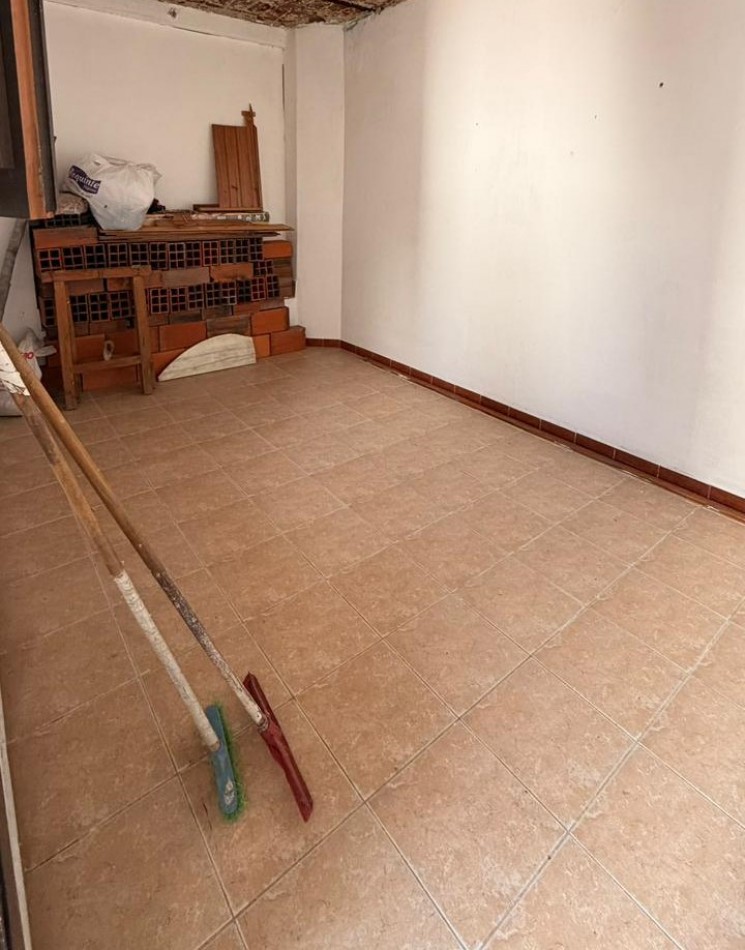 Casa en planta baja en PH 3 dormitorios, terraza con parrillero. Posibilidad de uso comercial/profesional. Opcion de ALQUILER