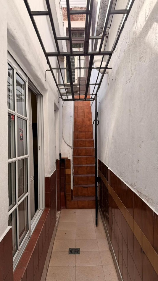 Casa en planta baja en PH 3 dormitorios, terraza con parrillero. Posibilidad de uso comercial/profesional. Opcion de ALQUILER