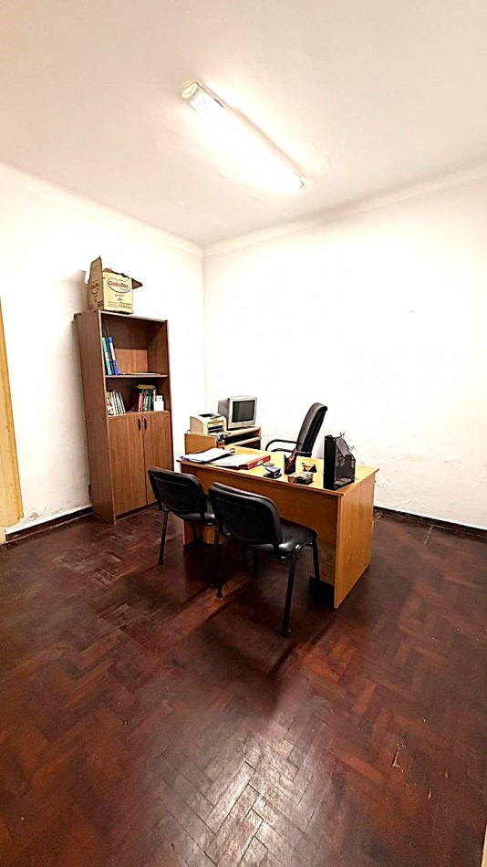 Casa en planta baja en PH 3 dormitorios, terraza con parrillero. Posibilidad de uso comercial/profesional. Opcion de ALQUILER