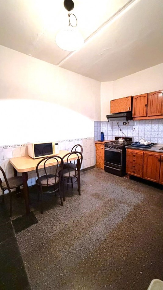 Casa en planta baja en PH 3 dormitorios, terraza con parrillero. Posibilidad de uso comercial/profesional. Opcion de ALQUILER