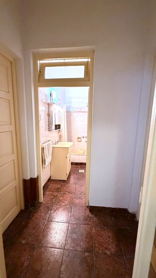 Casa en planta baja en PH 3 dormitorios, terraza con parrillero. Posibilidad de uso comercial/profesional. Opcion de ALQUILER