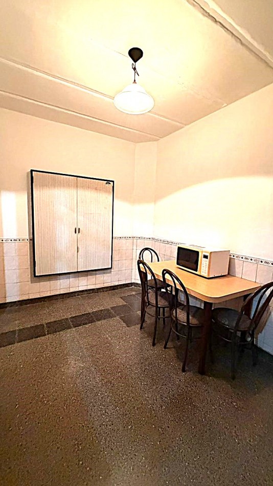 Casa en planta baja en PH 3 dormitorios, terraza con parrillero. Posibilidad de uso comercial/profesional. Opcion de ALQUILER