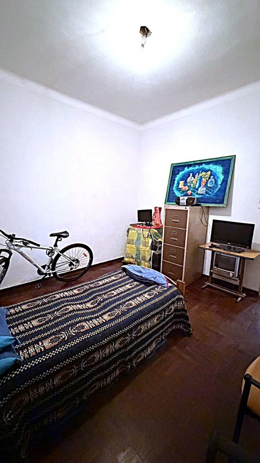 Casa en planta baja en PH 3 dormitorios, terraza con parrillero. Posibilidad de uso comercial/profesional. Opcion de ALQUILER