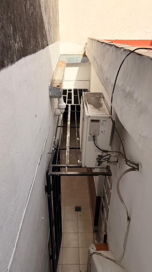 Casa en planta baja en PH 3 dormitorios, terraza con parrillero. Posibilidad de uso comercial/profesional. Opcion de ALQUILER