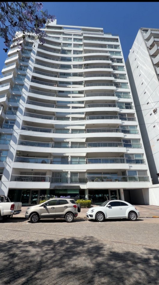 VENTA DEPARTAMENTO 3 DORMITORIOS, CALIDAD LATTUCA, PRIMERA LINEA DEL RIO 205 M2 EXCLUSIVOS MAS 36M2 DE COCHERA DOBLE Y BAULERA