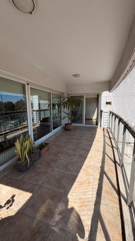 VENTA DEPARTAMENTO 3 DORMITORIOS, CALIDAD LATTUCA, PRIMERA LINEA DEL RIO 205 M2 EXCLUSIVOS MAS 36M2 DE COCHERA DOBLE Y BAULERA