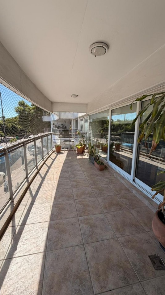 VENTA DEPARTAMENTO 3 DORMITORIOS, CALIDAD LATTUCA, PRIMERA LINEA DEL RIO 205 M2 EXCLUSIVOS MAS 36M2 DE COCHERA DOBLE Y BAULERA