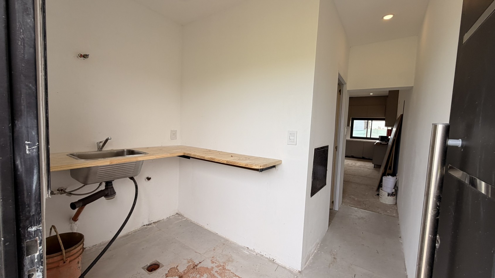 Casa en Los Pasos Puente (Barrio 4): Diseño, Comodidad y Ubicacion Premium!