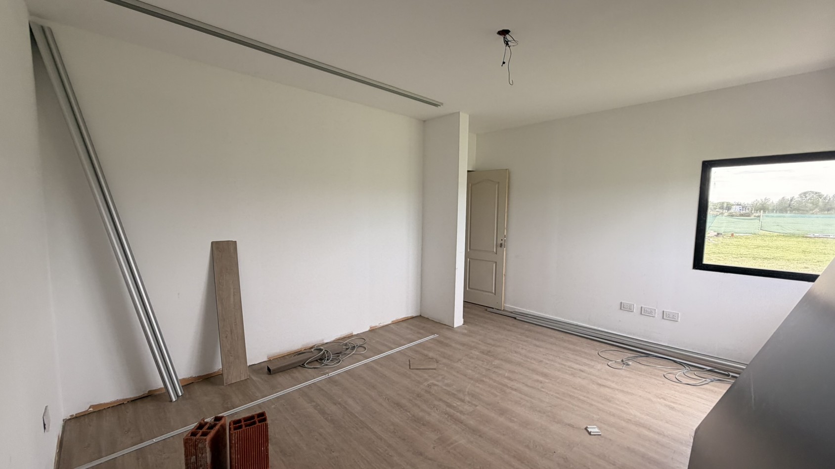 Casa en Los Pasos Puente (Barrio 4): Diseño, Comodidad y Ubicacion Premium!