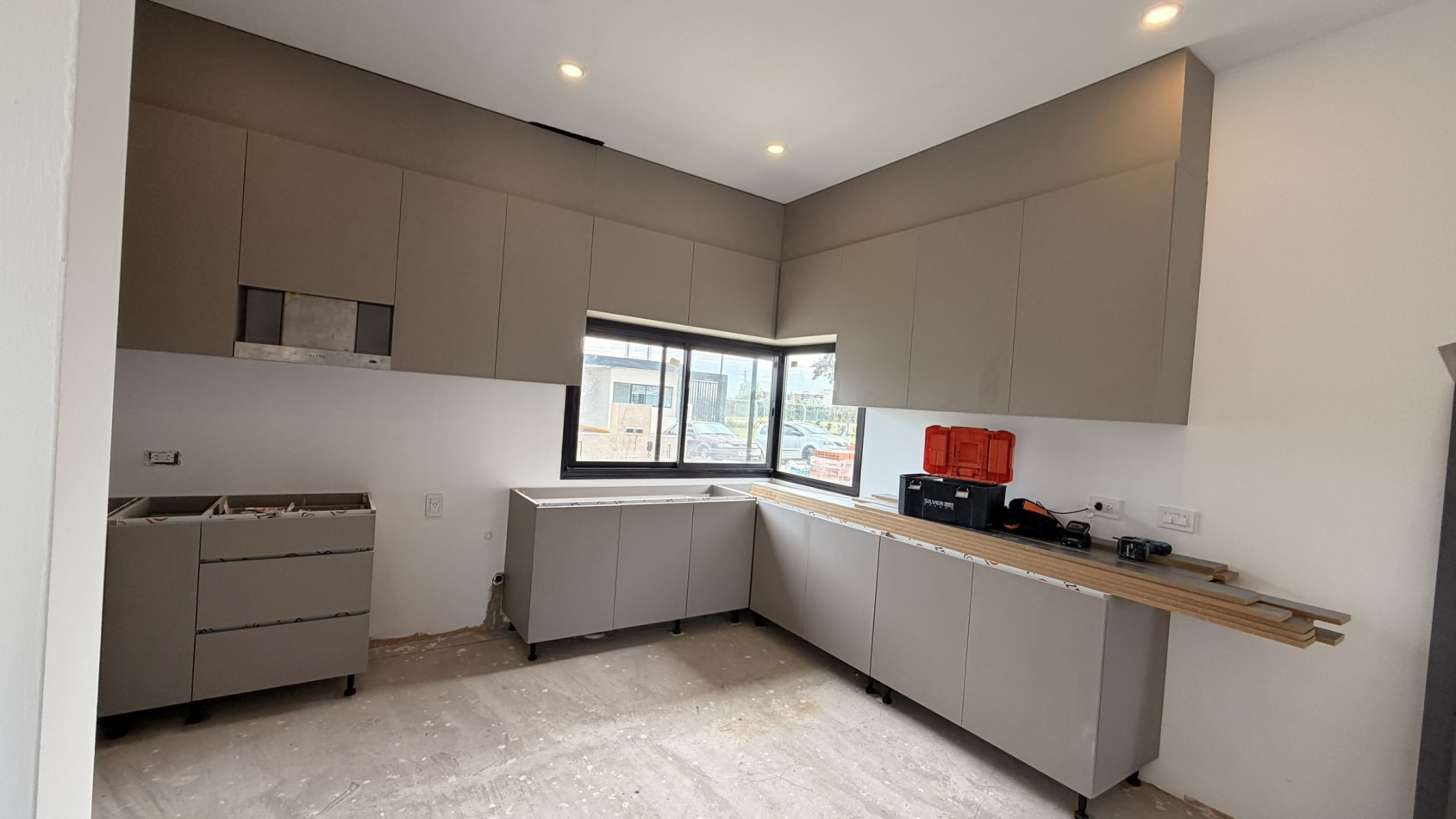 Casa en Los Pasos Puente (Barrio 4): Diseño, Comodidad y Ubicacion Premium!