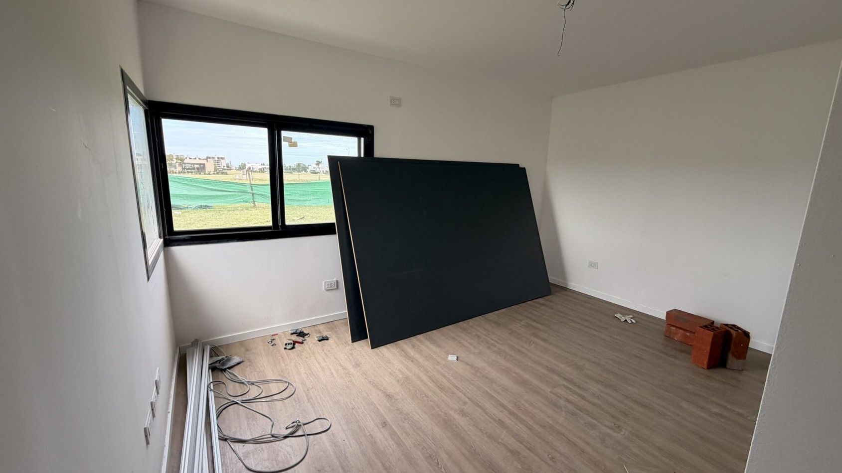 Casa en Los Pasos Puente (Barrio 4): Diseño, Comodidad y Ubicacion Premium!