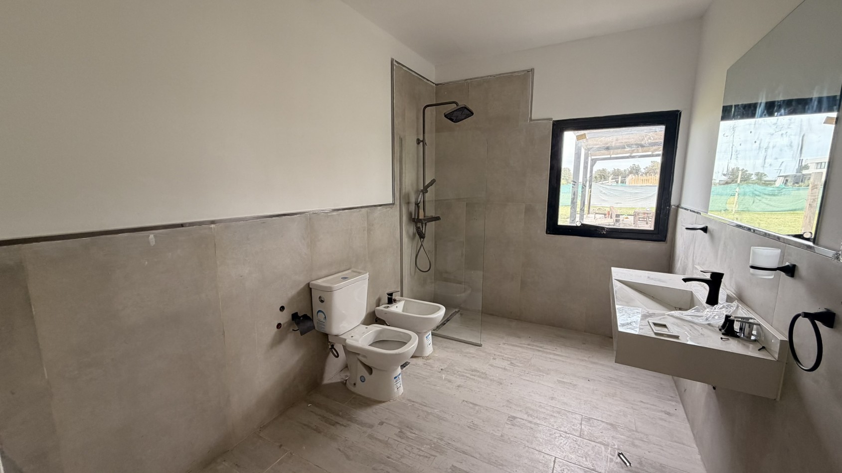 Casa en Los Pasos Puente (Barrio 4): Diseño, Comodidad y Ubicacion Premium!