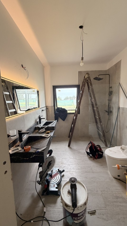 Casa en Los Pasos Puente (Barrio 4): Diseño, Comodidad y Ubicacion Premium!