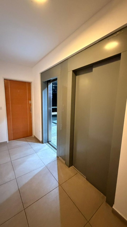 VENTA DEPARTAMENTO 1 DORMITORIO AL FRENTE CON COCHERA A METROS DEL MONUMENTO