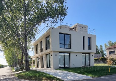 VENTA CASA DE 237m2 EN COUNTRY CERRADO LOS PASOS DEL JOCKEY DE 4 DORMITORIOS