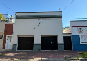 RETASADA 2 CASAS MUY AMPLIAS DE 2 DORMITORIOS CON COCHERAS Y PATIO EN NANSEN 686 