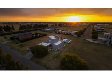 VENTA CASA COUNTRY LOS PASOS GOLF DE 3 DORMITORIOS EN SUITE