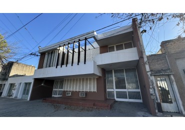 RETASADA CASA 3 DORMITORIOS CON GALPON.LAPRIDA 3034. GALPON y OFICINAS CON INGRESO INDEPENDIENTE
